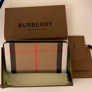 Burberry Wallet very good condition with Box